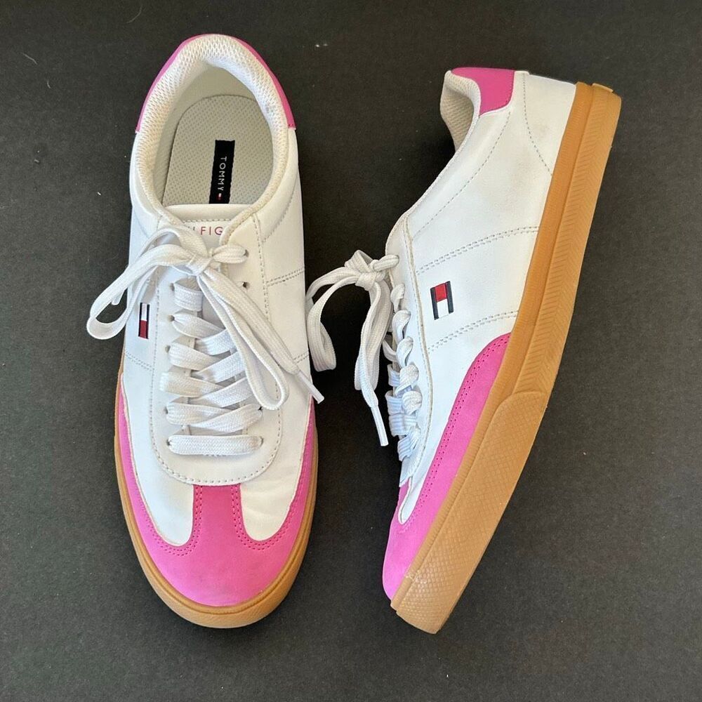 Tommy Hilfiger Lazsie Women's Sneakers White Pink Suede T-Toe Gum Sole Sz 9